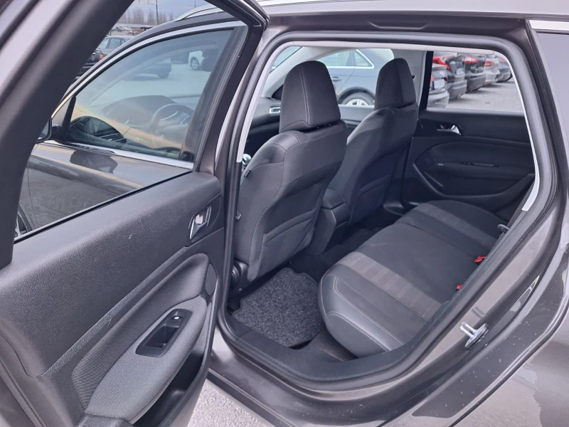 Peugeot 308 1.5HDI-2019г-111.000км-РЕАЛНИ, снимка 13 - Автомобили и джипове - 53181625