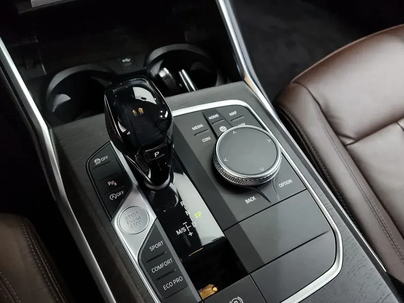 BMW 330 I Luxury, снимка 9 - Автомобили и джипове - 55141766