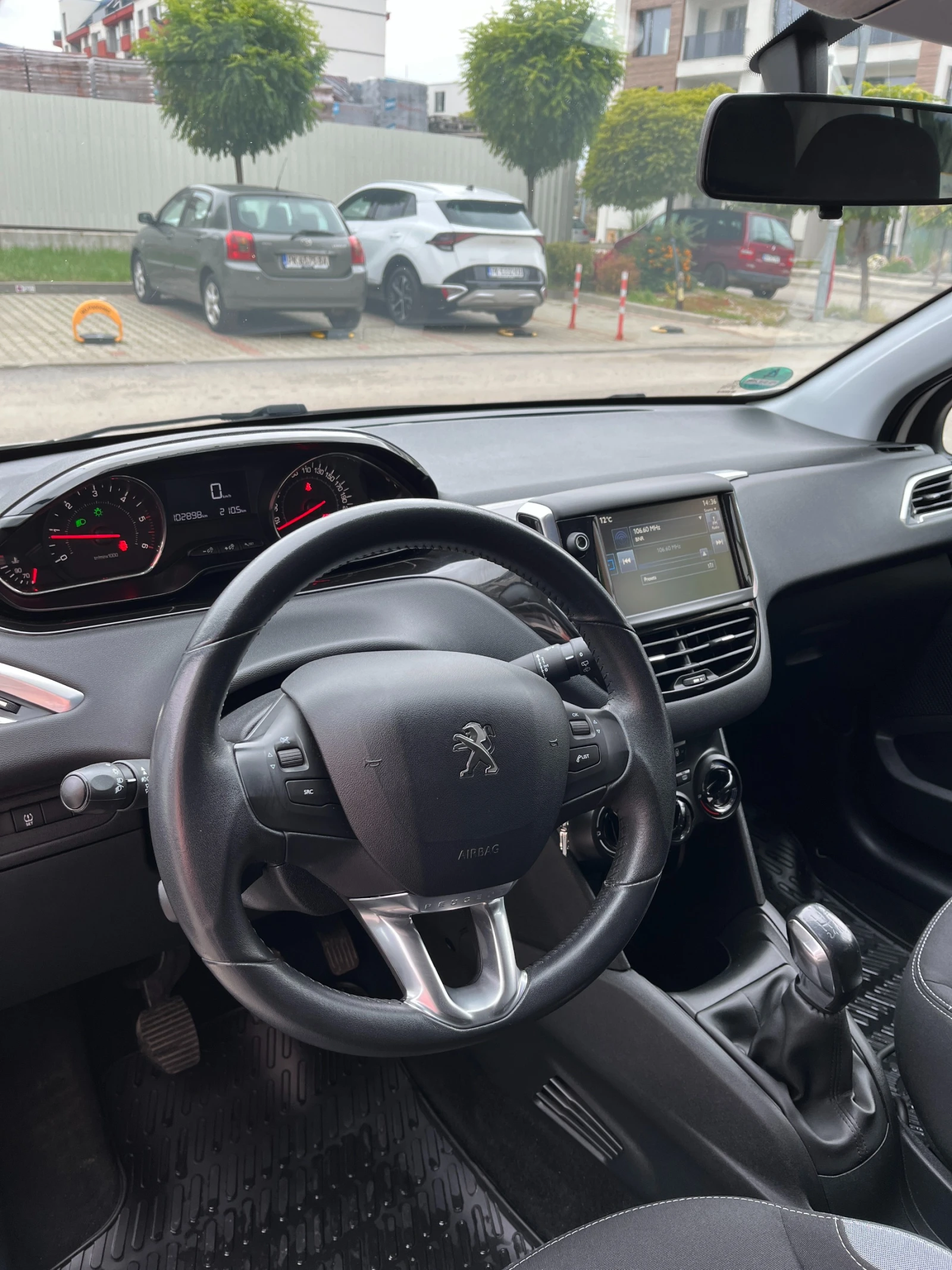 Peugeot 208 1.6 HDI Панорама - изображение 9