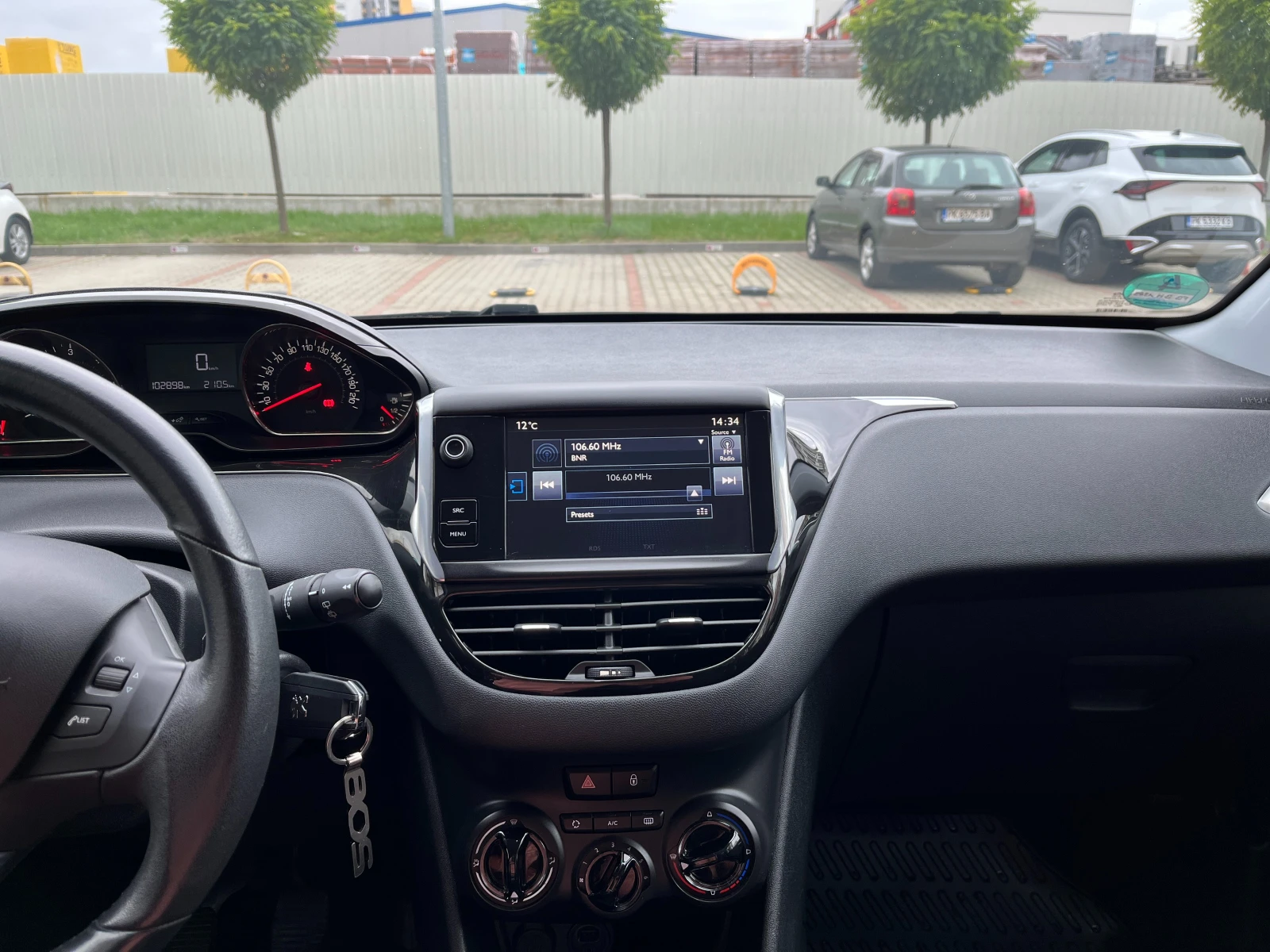 Peugeot 208 1.6 HDI Панорама - изображение 7