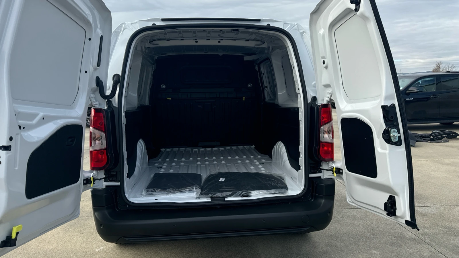 Toyota Proace City VAN L2 Com. Plus 2+ 1 | Mobile.bg   13