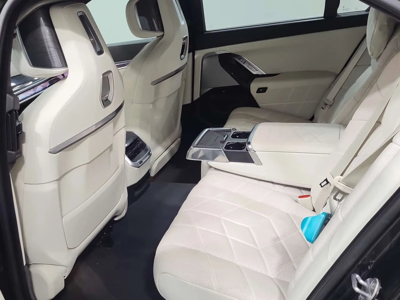 BMW 750 xDrive* Plug In Hybrid * CARFAX * , снимка 11 - Автомобили и джипове - 53991291