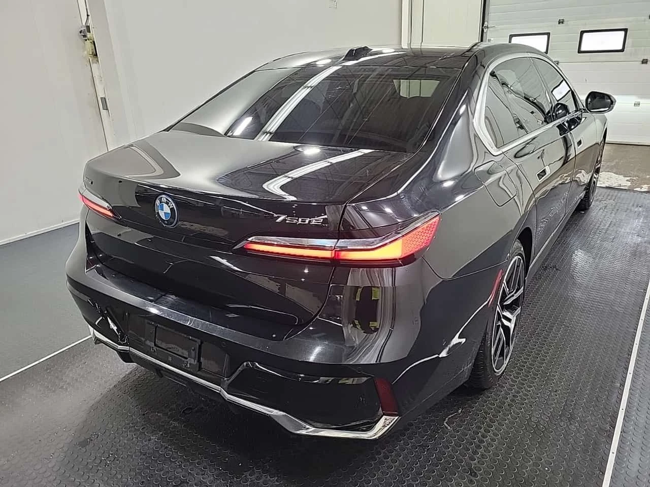 BMW 750 xDrive* Plug In Hybrid * CARFAX * , снимка 3 - Автомобили и джипове - 53991291