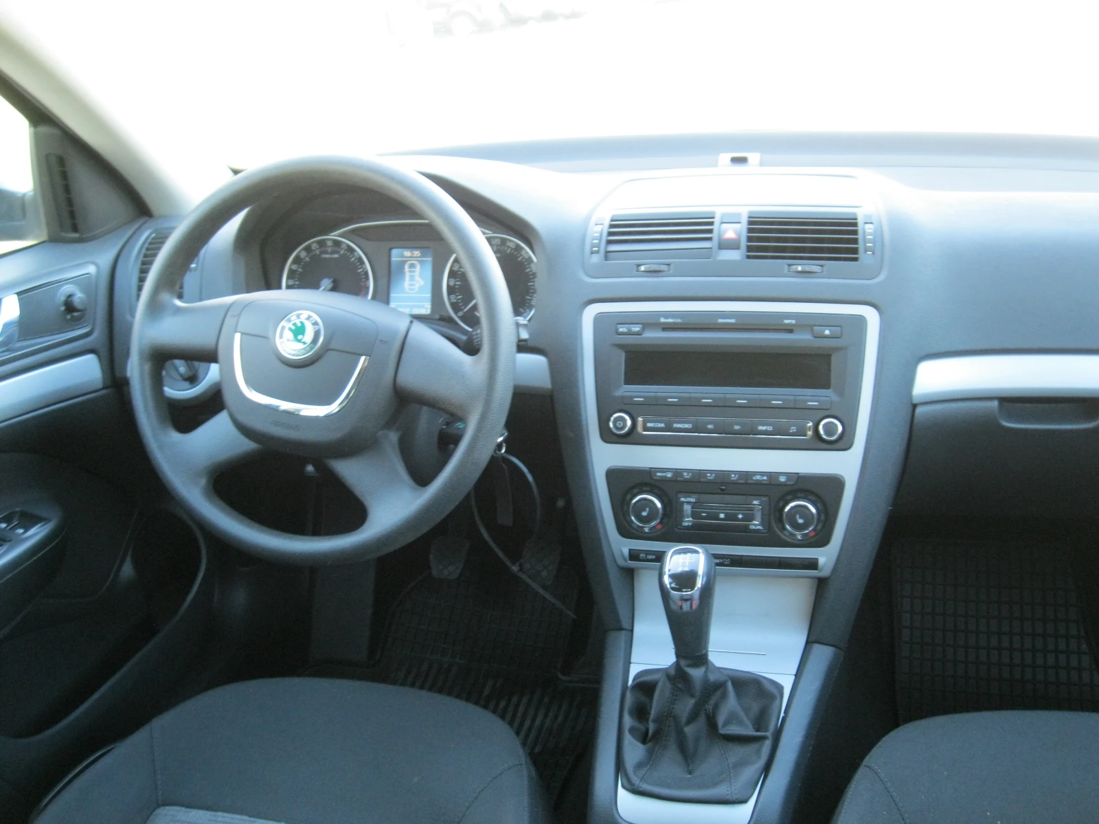 Skoda Octavia, снимка 15 - Автомобили и джипове - 54321635