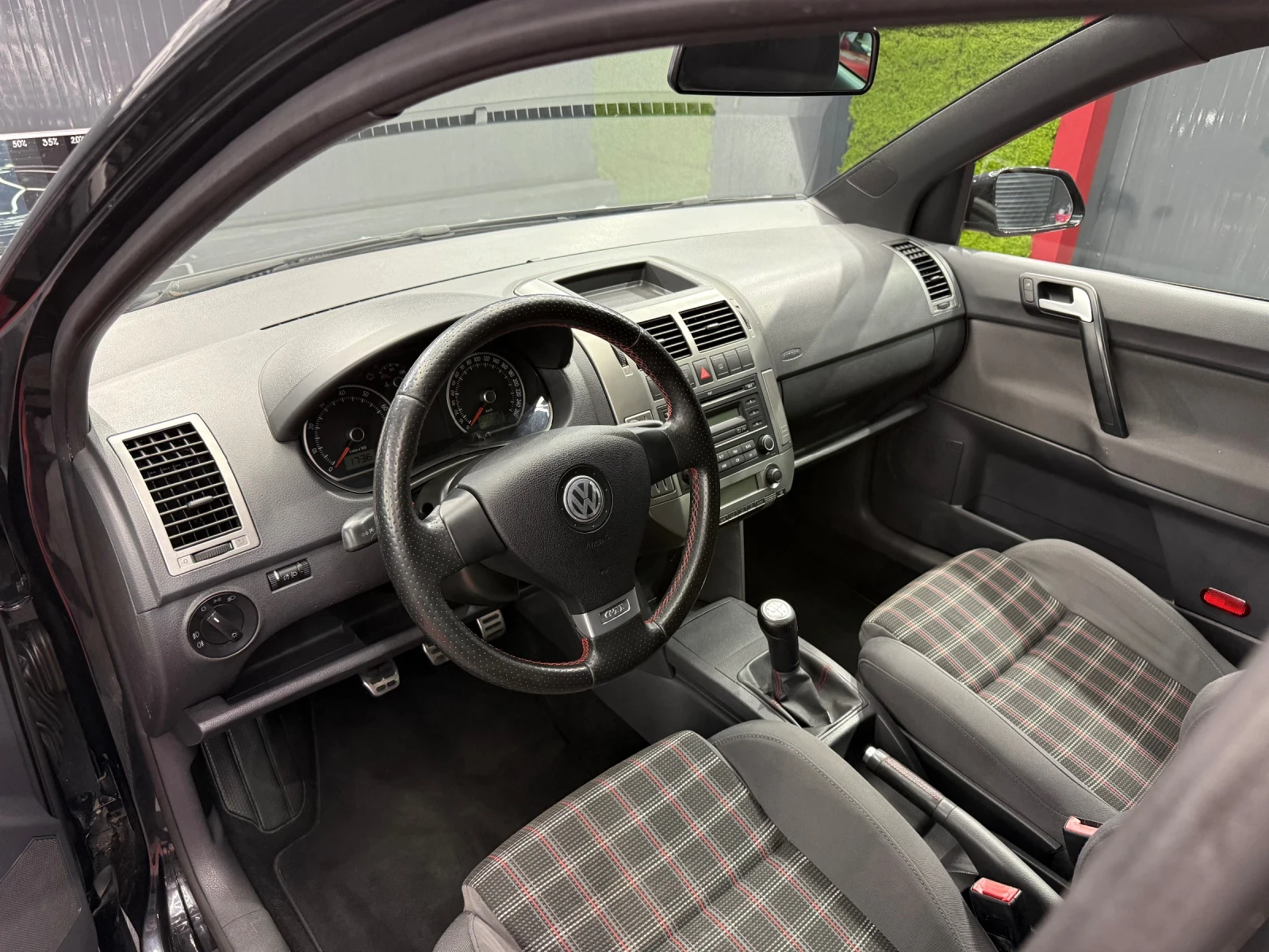 VW Polo 1.8T GTI 150кс, снимка 6 - Автомобили и джипове - 54428648