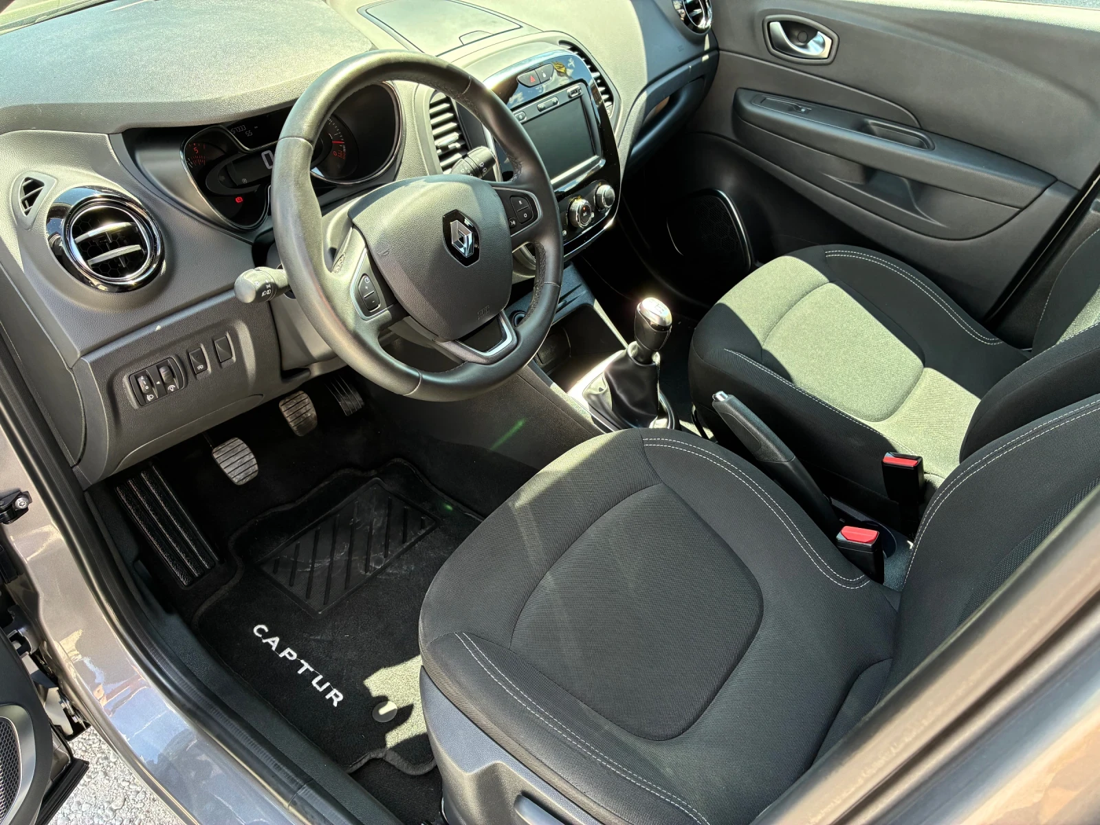 Renault Captur 1.5 DCI Face, снимка 9 - Автомобили и джипове - 54770813