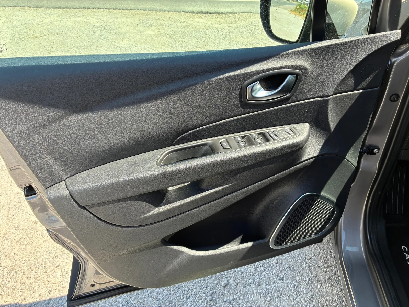 Renault Captur 1.5 DCI Face, снимка 10 - Автомобили и джипове - 54770813