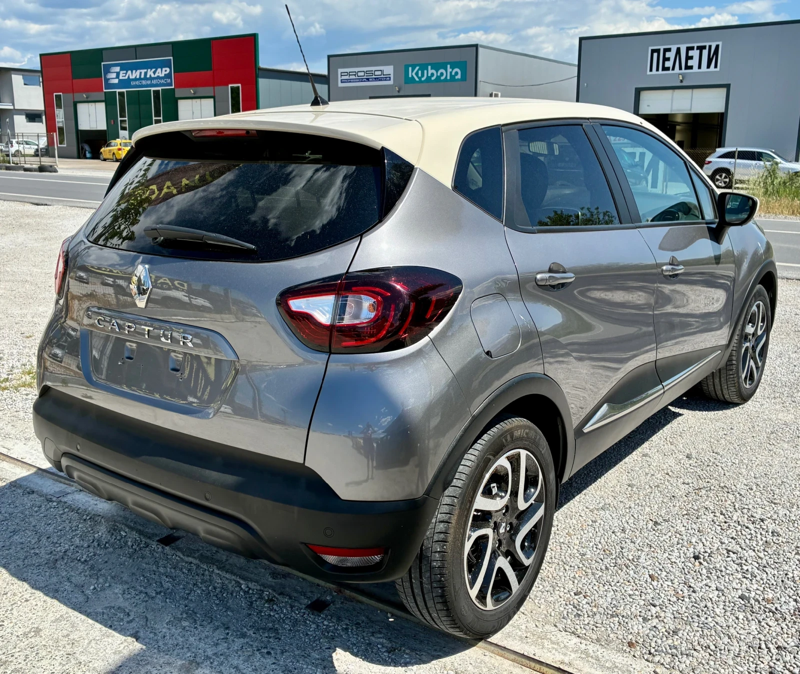 Renault Captur 1.5 DCI Face, снимка 5 - Автомобили и джипове - 54770813