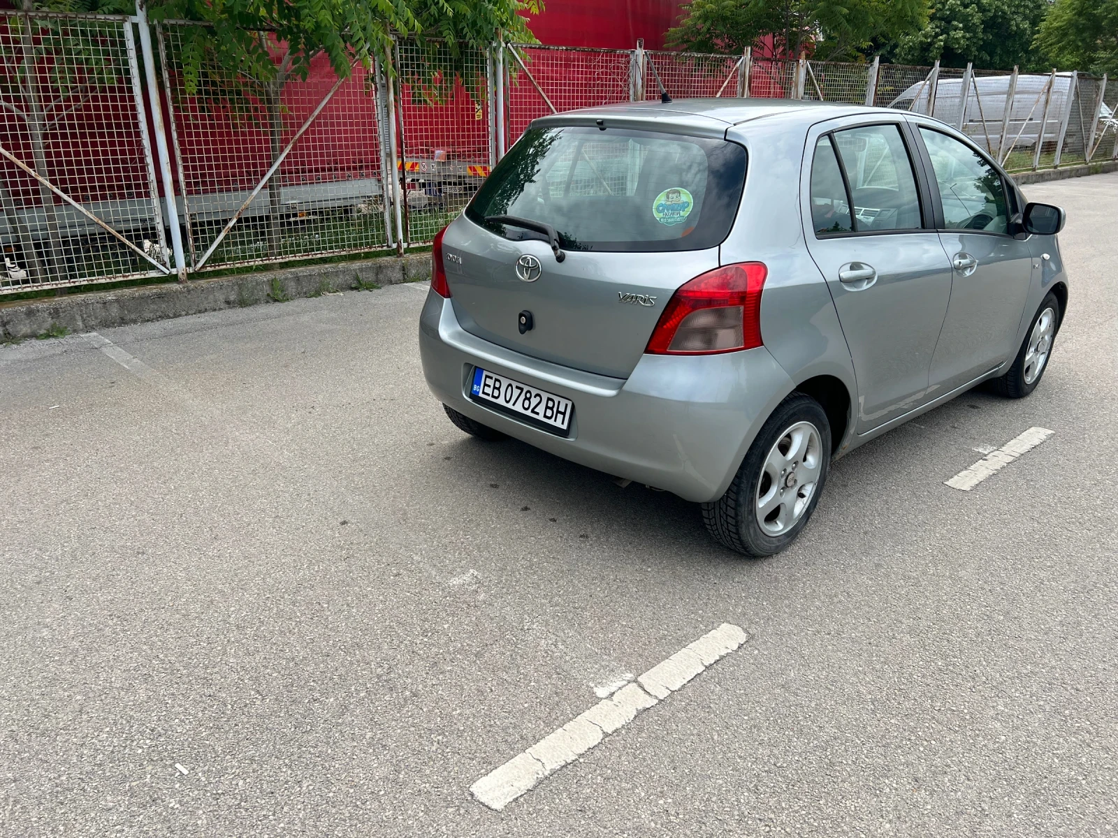 Toyota Yaris 1.4 D4D 90 кс автомат + зимни гуми, снимка 2 - Автомобили и джипове - 54737217