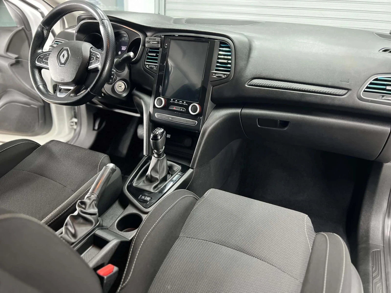 Renault Megane 1.6, снимка 8 - Автомобили и джипове - 54832122