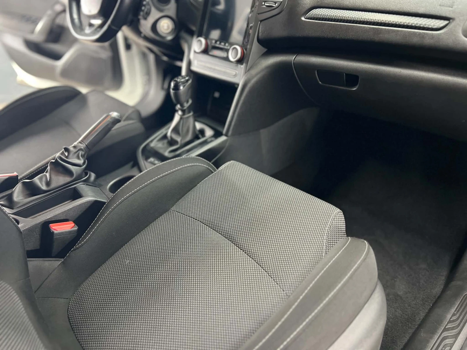 Renault Megane 1.6, снимка 11 - Автомобили и джипове - 54832122