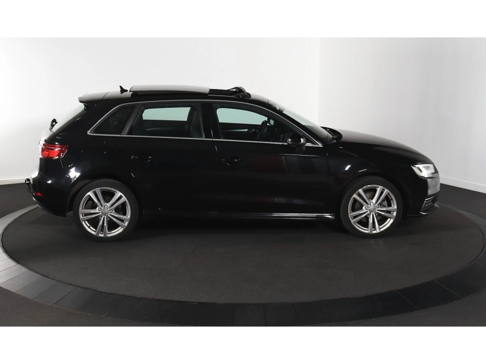 Audi A3 portback E-Tron 40 Sport, снимка 4 - Автомобили и джипове - 55390963