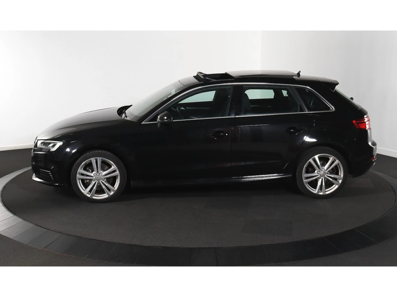 Audi A3 portback E-Tron 40 Sport, снимка 3 - Автомобили и джипове - 55390963