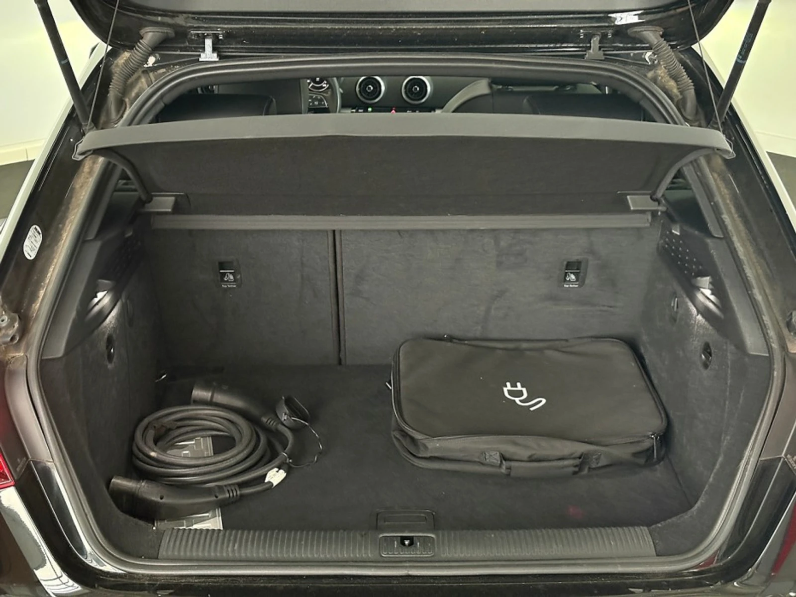 Audi A3 portback E-Tron 40 Sport, снимка 10 - Автомобили и джипове - 55390963