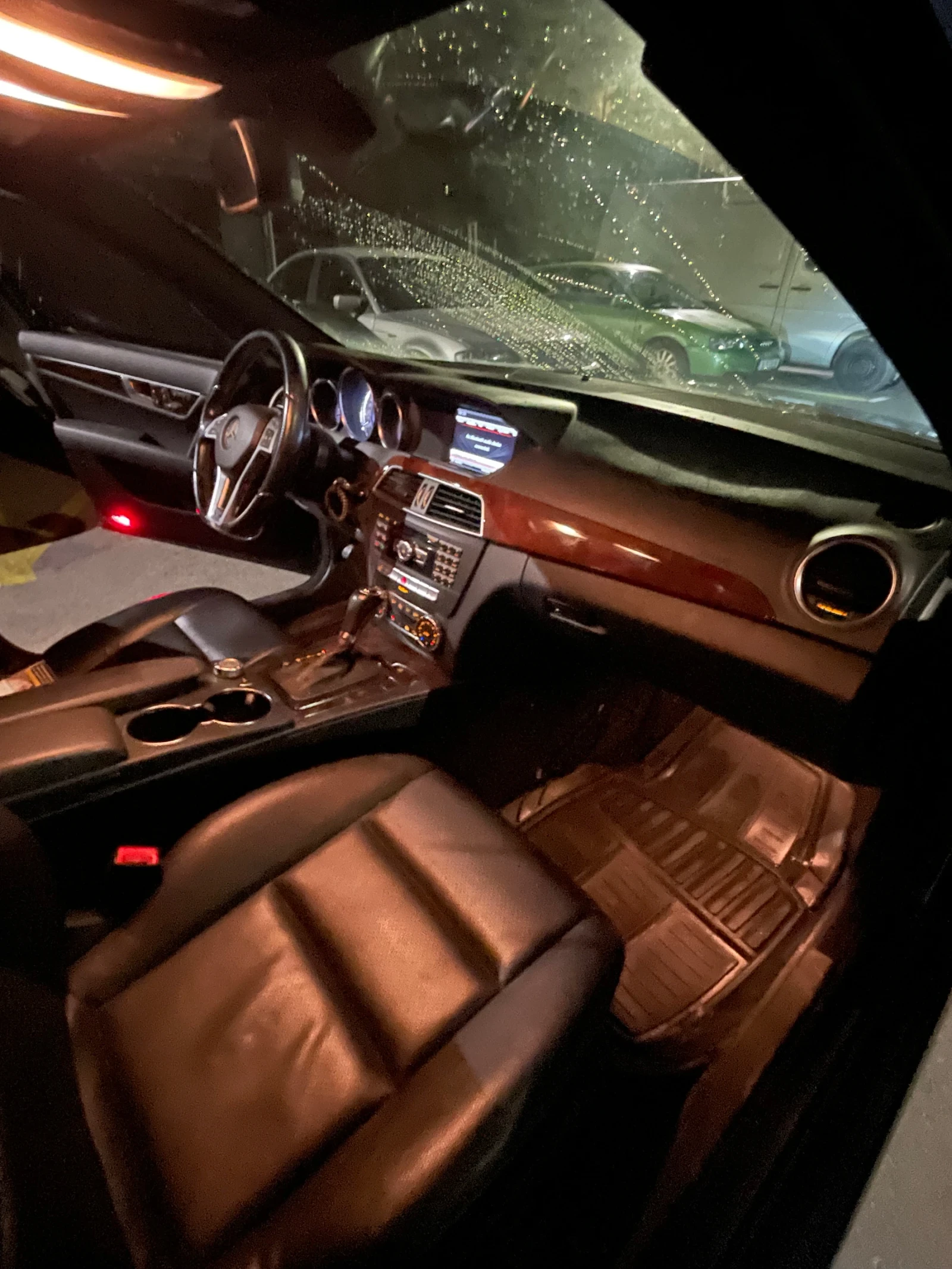 Mercedes-Benz C 300, снимка 11 - Автомобили и джипове - 55393604