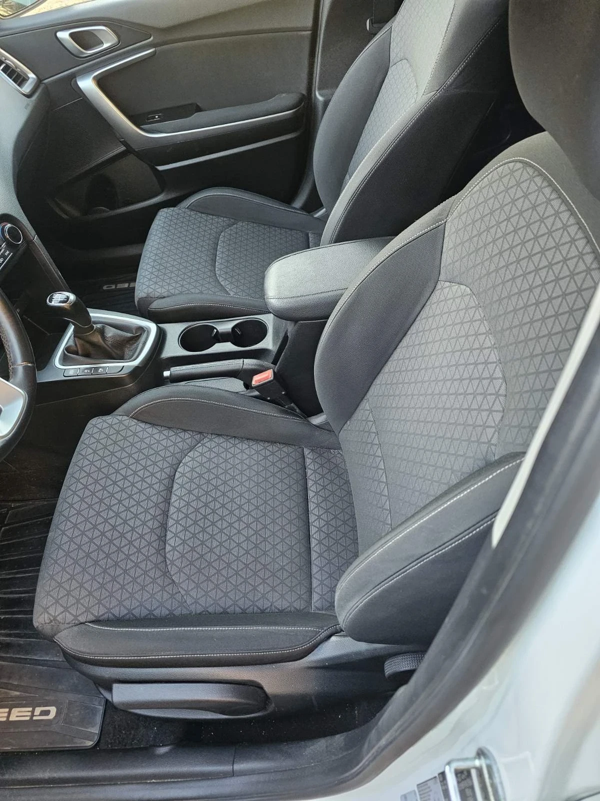 Kia Ceed 1.6 MILD HIBRID, снимка 5 - Автомобили и джипове - 56272307