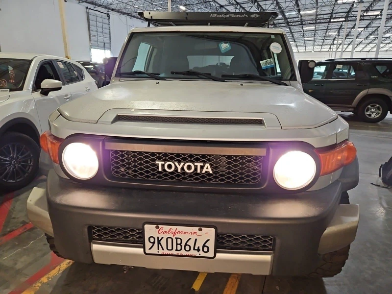 Toyota Fj cruiser 2008 Toyota FJ Cruiser Base, снимка 2 - Автомобили и джипове - 48300656