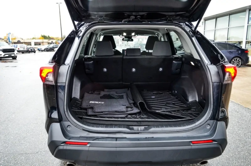 Toyota Rav4 * LE FWD* Midnight Black* CARFAX, снимка 11 - Автомобили и джипове - 52554052