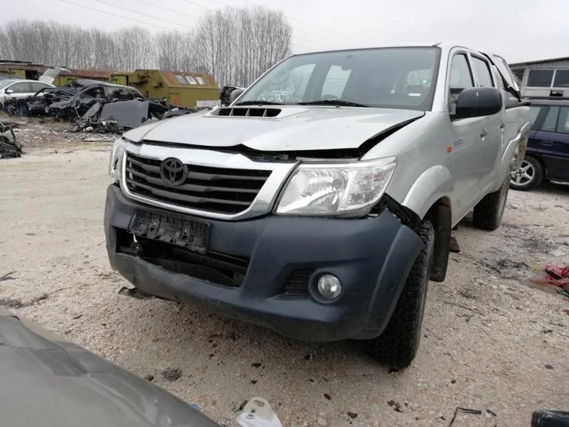 Toyota Hilux 2.5 D-4D, снимка 3 - Автомобили и джипове - 46560718