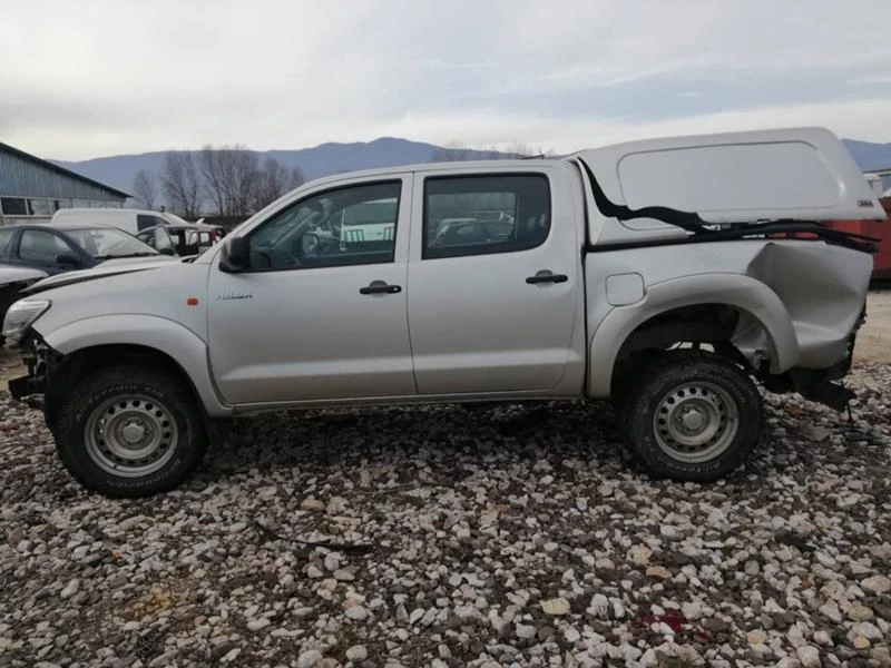 Toyota Hilux 2.5 D-4D, снимка 5 - Автомобили и джипове - 46560718