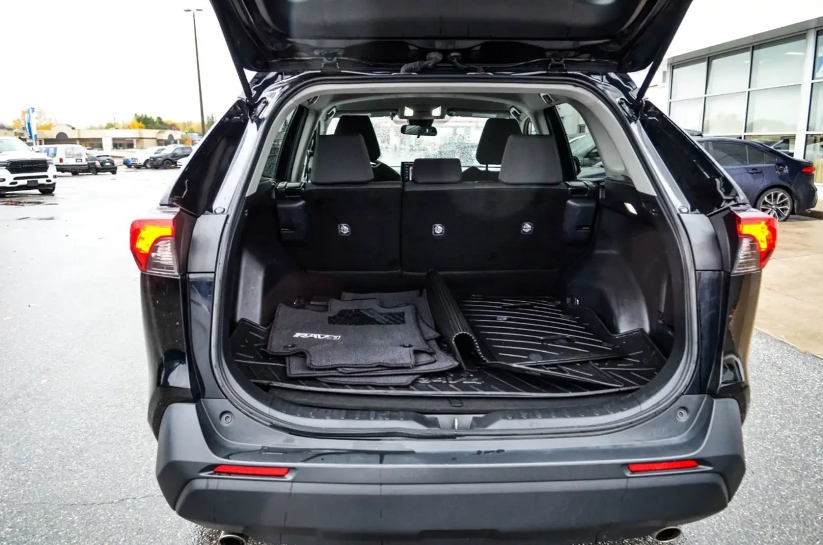 Toyota Rav4 * LE FWD* Midnight Black* CARFAX | Mobile.bg   11