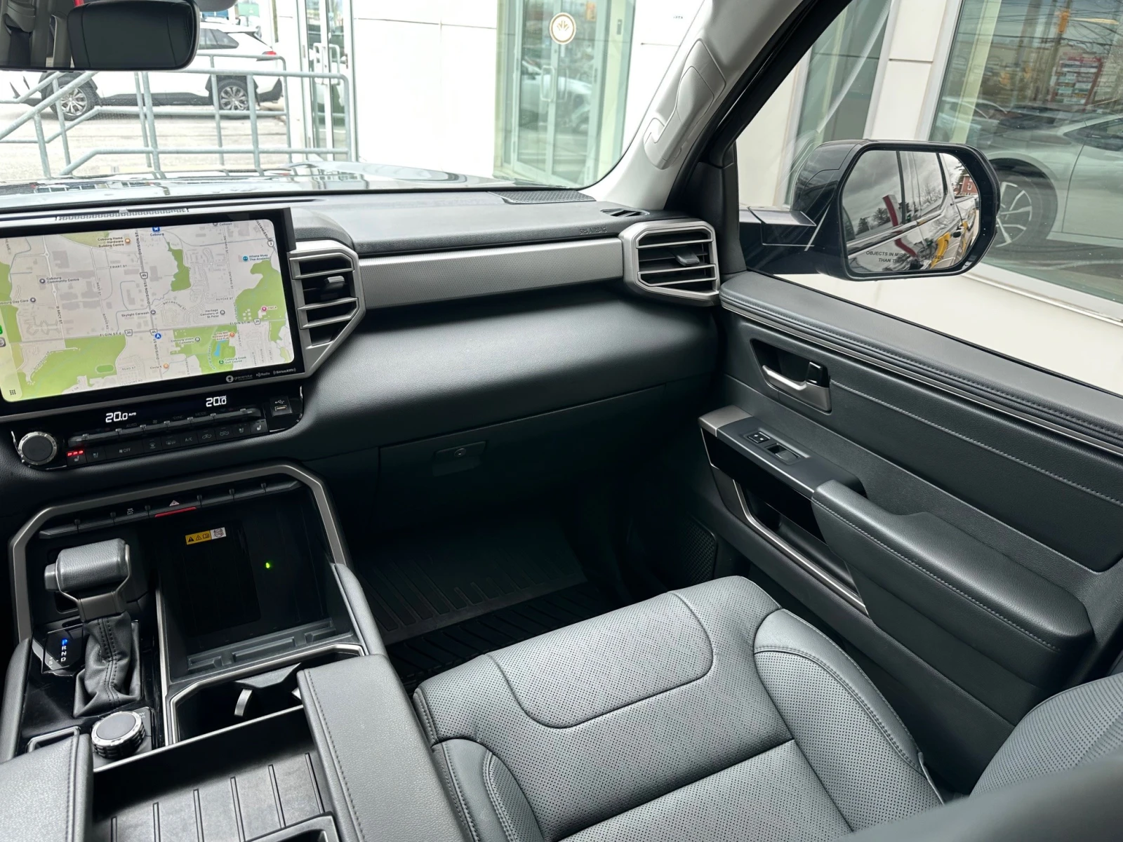 Toyota Tundra CREWMAX | LIMITED | DISTR | PANO | 14INCHSCREEN, снимка 12 - Автомобили и джипове - 54482702