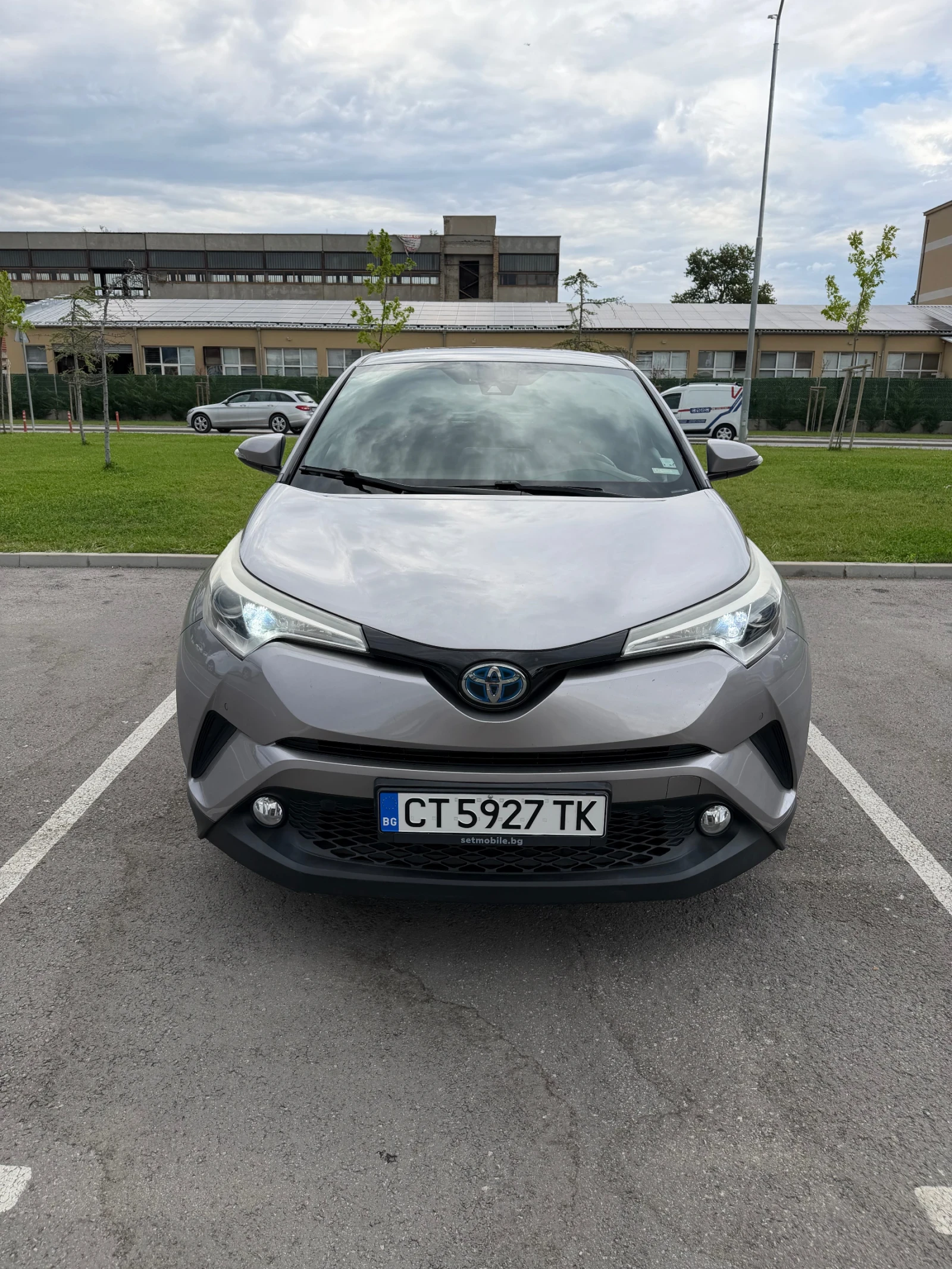 Toyota C-HR 1.8 Hybrid e-CVT, снимка 2 - Автомобили и джипове - 55213588