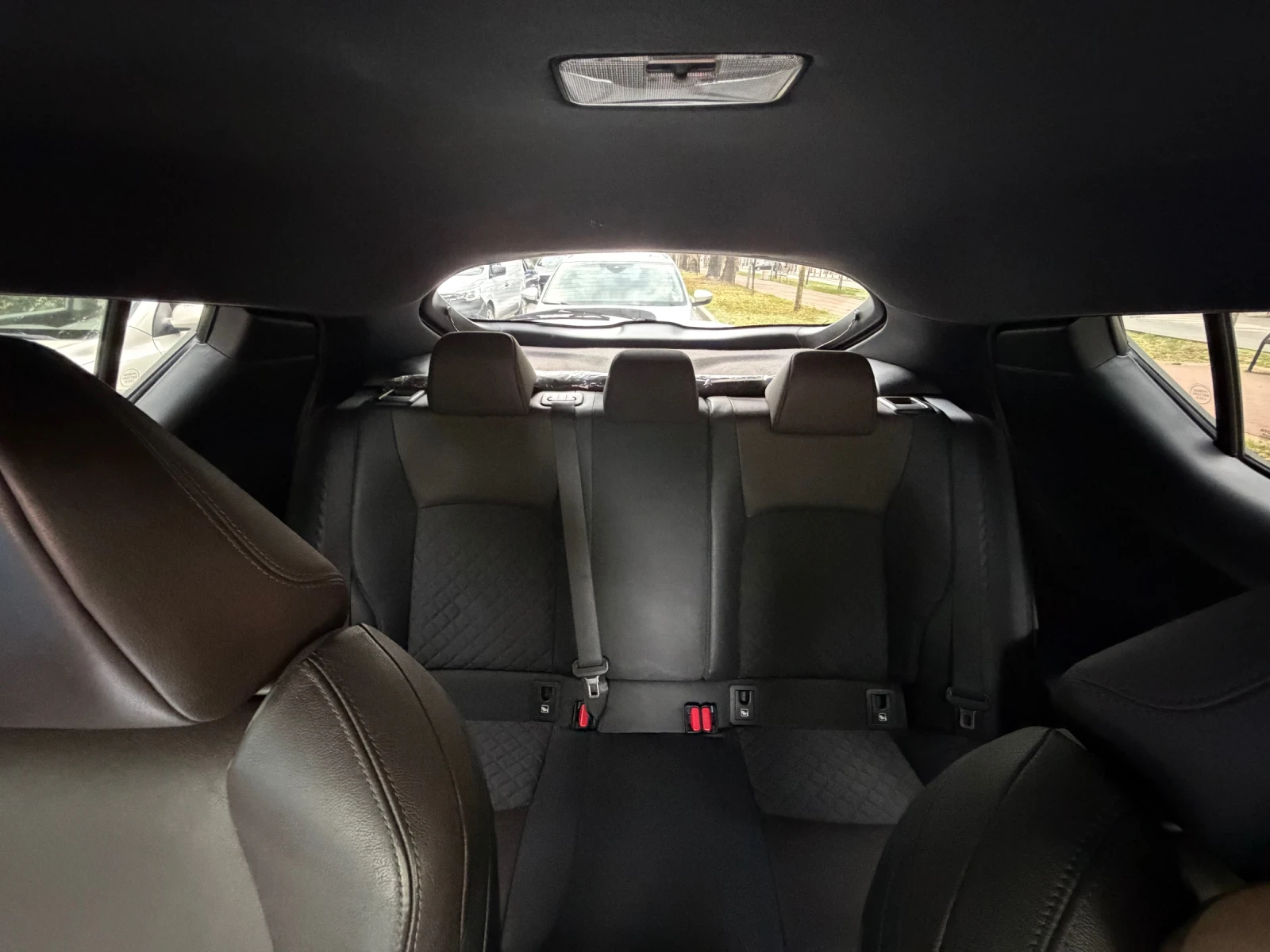 Toyota C-HR 1.8 Hybrid e-CVT, снимка 9 - Автомобили и джипове - 55213588