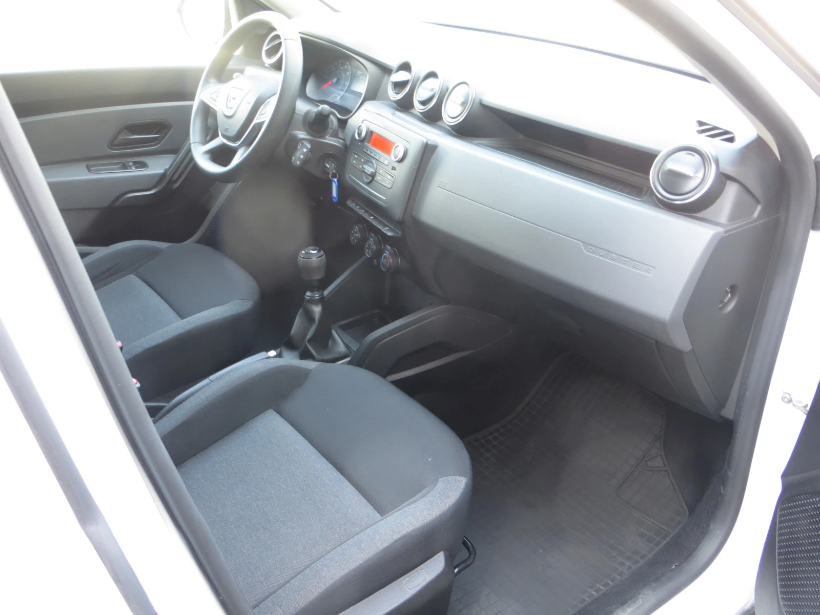 Dacia Duster 1, 5 DCI 4x4 ГАРАНЦИЯ, снимка 13 - Автомобили и джипове - 55888537