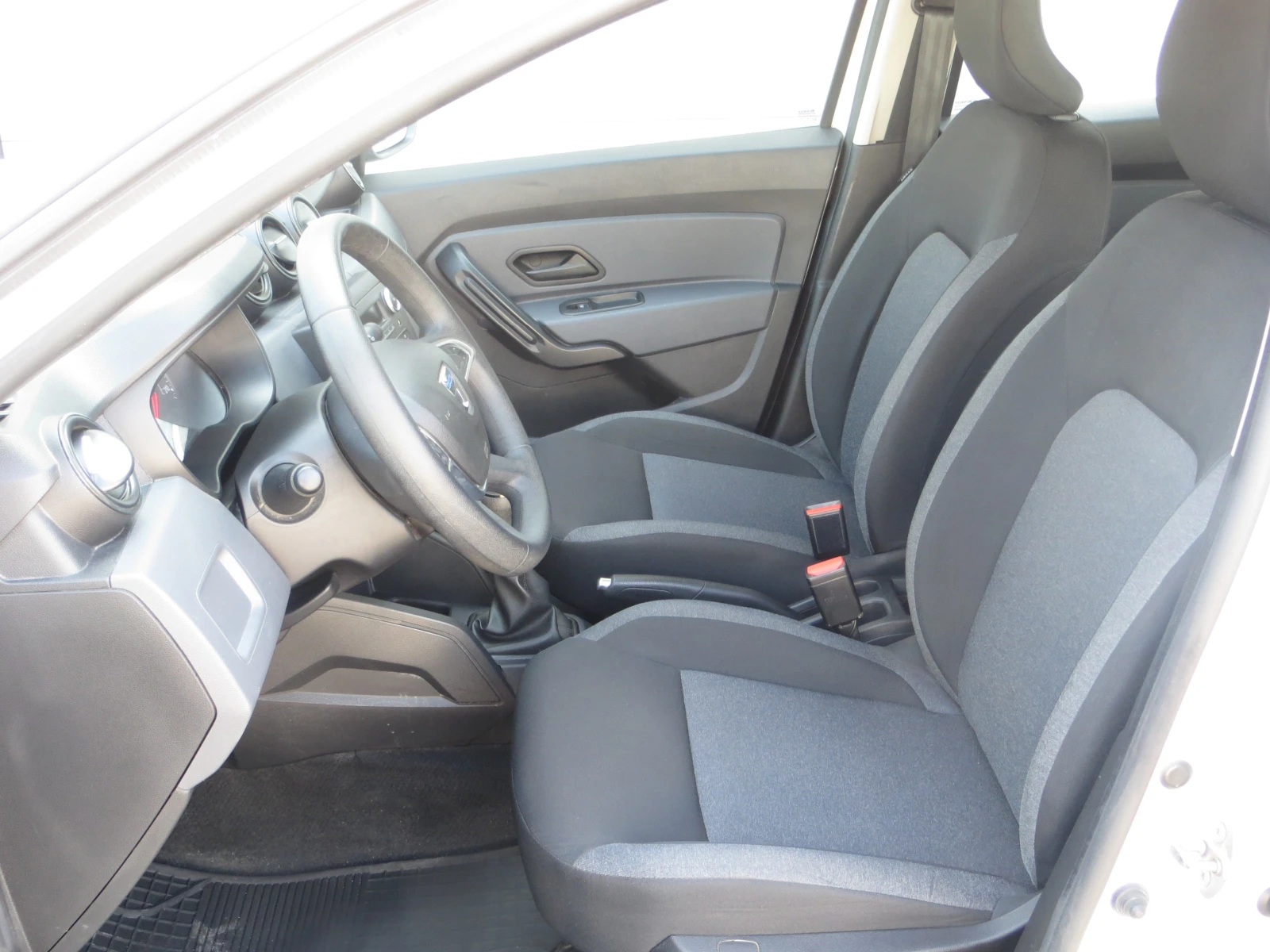 Dacia Duster 1, 5 DCI 4x4 ГАРАНЦИЯ, снимка 7 - Автомобили и джипове - 55888537