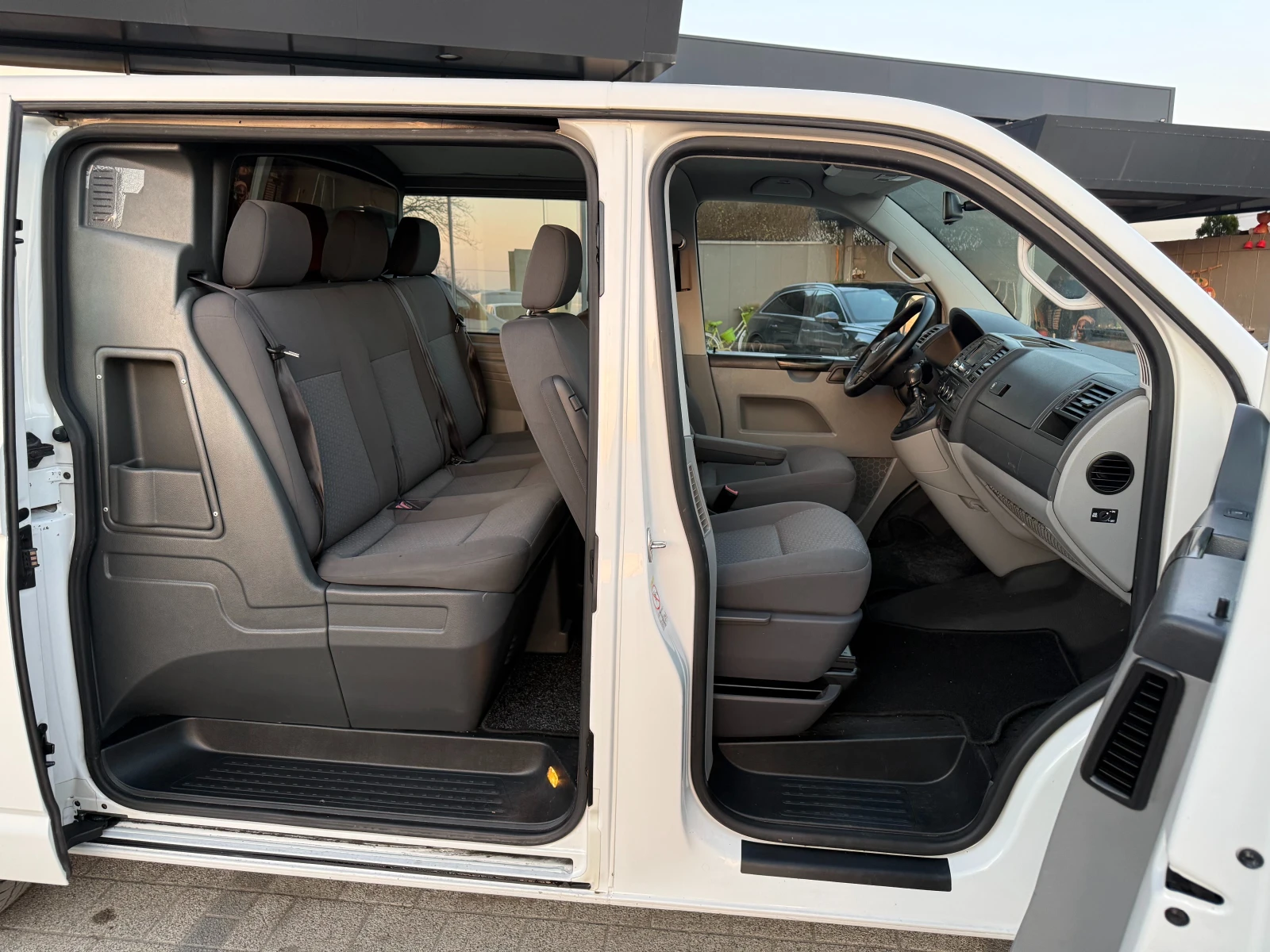 VW Transporter 2.0TDI 140к.с. Товаропътнически 5-местен Клима , снимка 8 - Бусове и автобуси - 53724350