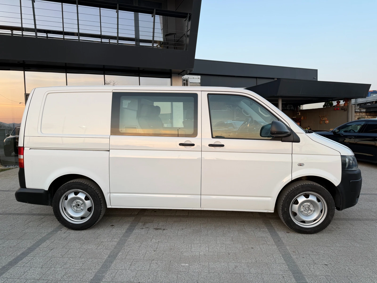 VW Transporter 2.0TDI 140к.с. Товаропътнически 5-местен Клима , снимка 7 - Бусове и автобуси - 53724350