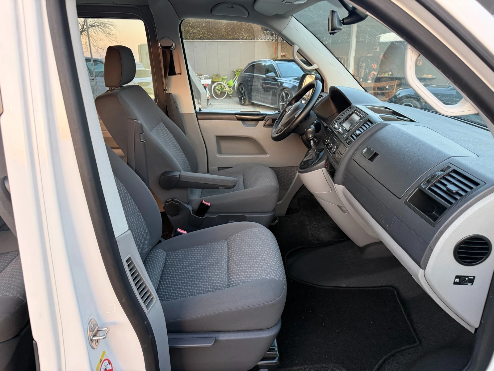 VW Transporter 2.0TDI 140к.с. Товаропътнически 5-местен Клима , снимка 10 - Бусове и автобуси - 53724350