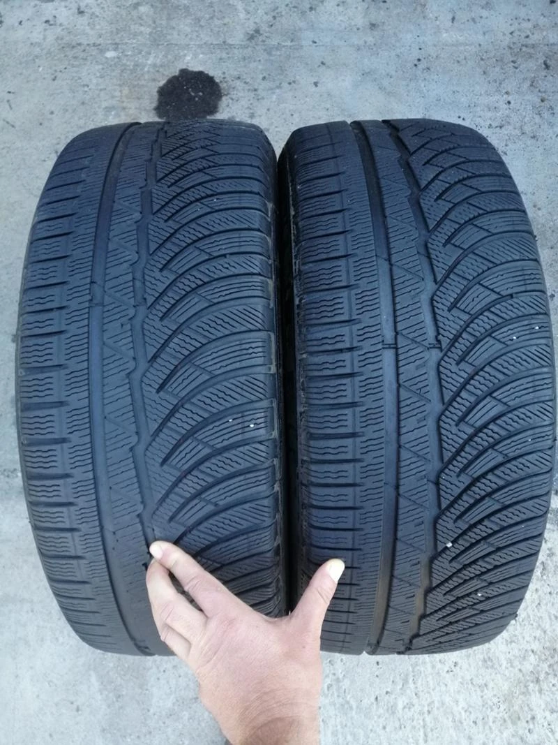 Гуми Зимни 225/55R18, снимка 1 - Гуми и джанти - 34269115