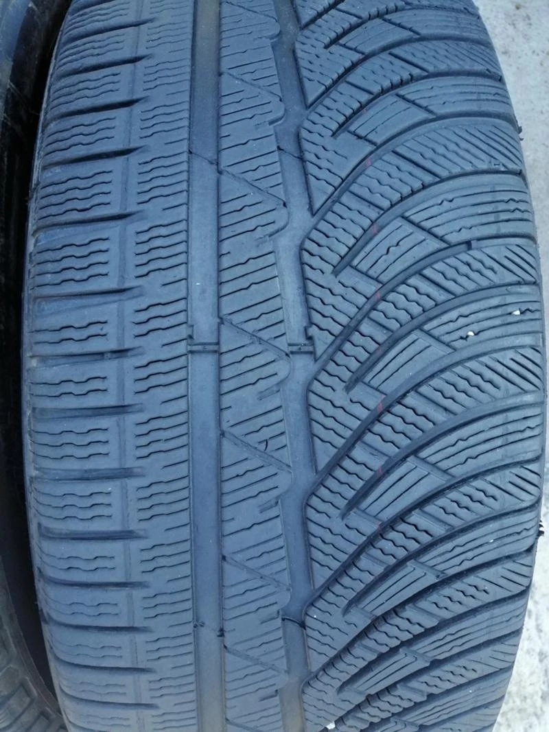 Гуми Зимни 225/55R18, снимка 4 - Гуми и джанти - 34269115