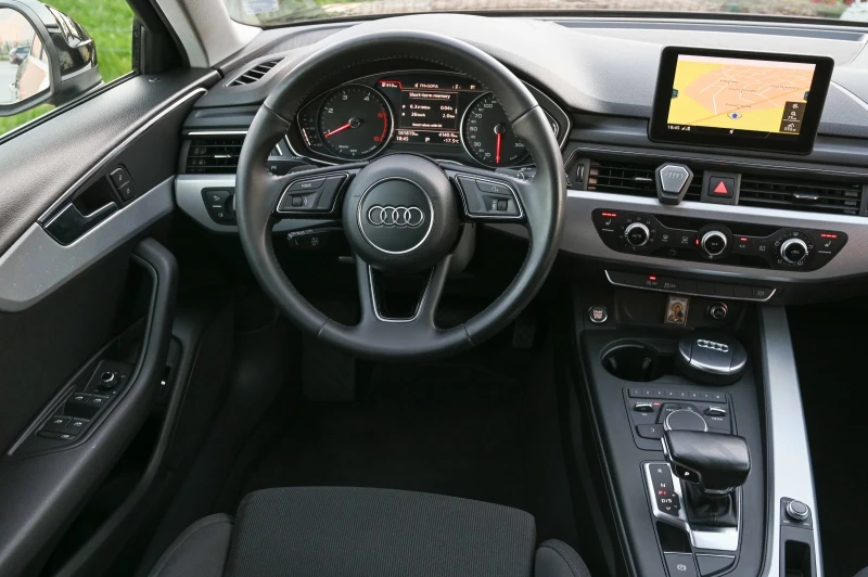 Audi A4 2.0TDI* LED* Keyless* Подгрев, снимка 9 - Автомобили и джипове - 47529734