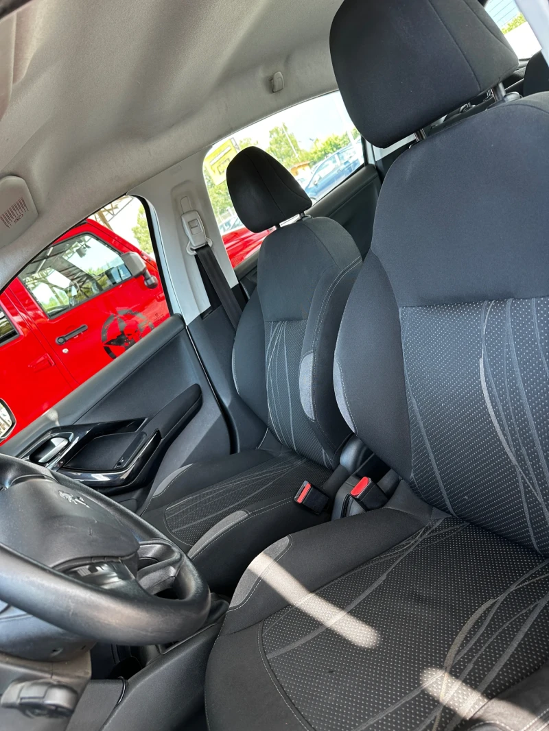Peugeot 208, снимка 11 - Автомобили и джипове - 51696598