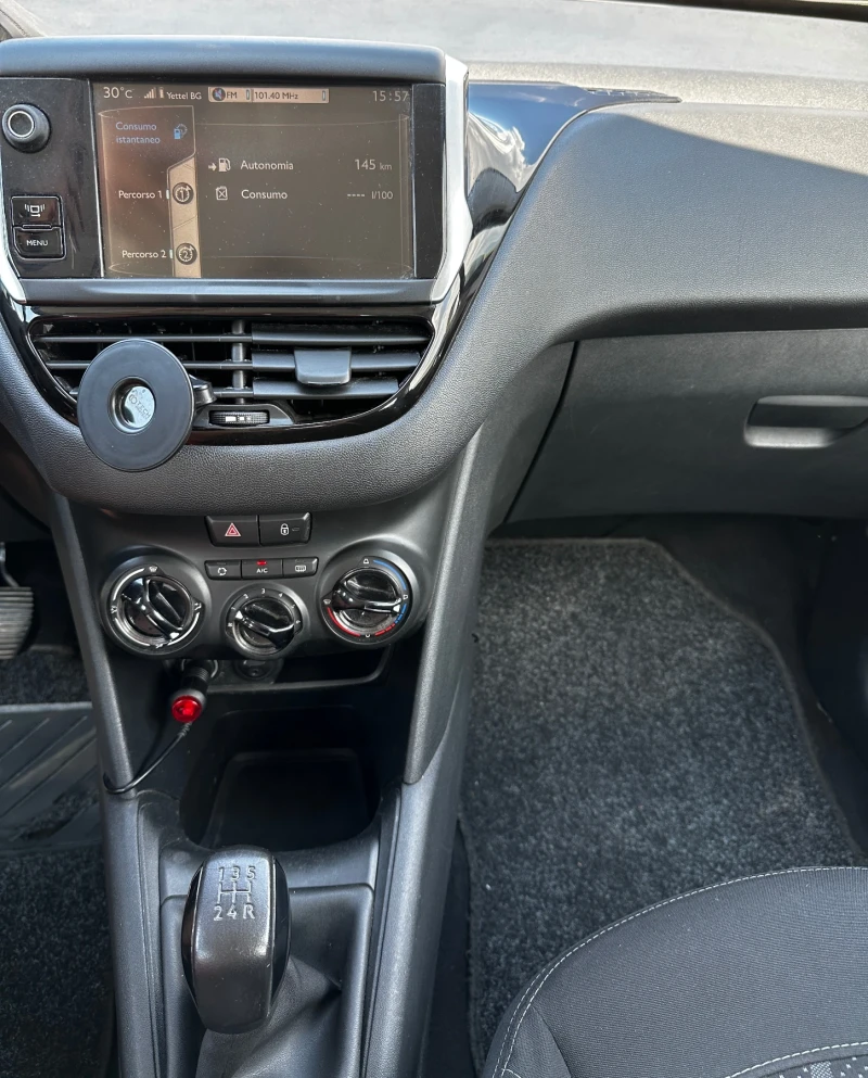Peugeot 208, снимка 14 - Автомобили и джипове - 51696598