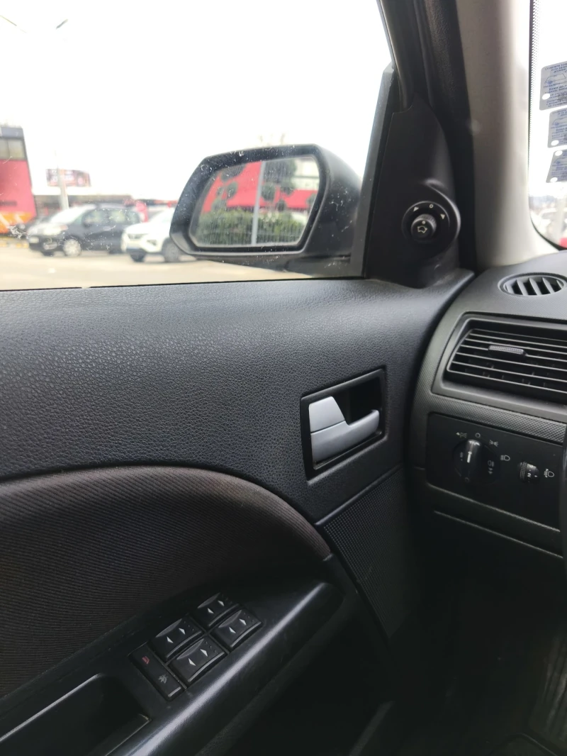 Ford Mondeo 2.0i 143hp, снимка 8 - Автомобили и джипове - 53131498