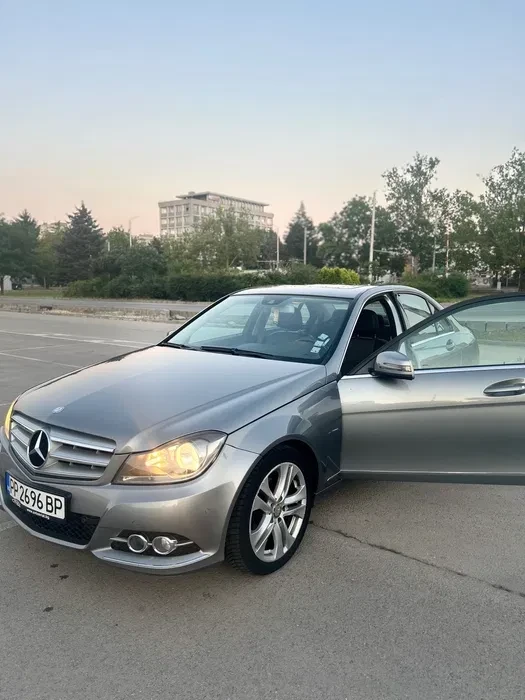 Mercedes-Benz C 200, снимка 4 - Автомобили и джипове - 47495158