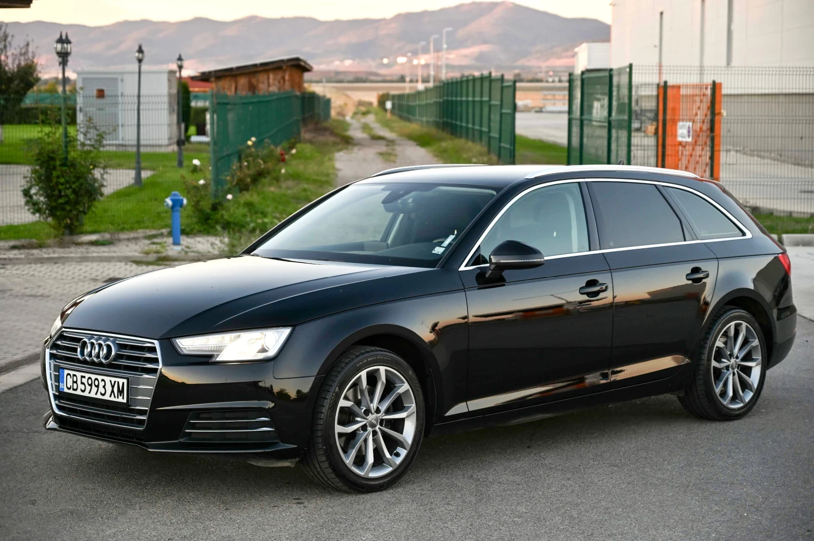 Audi A4 2.0TDI* LED* Keyless* Подгрев - изображение 2