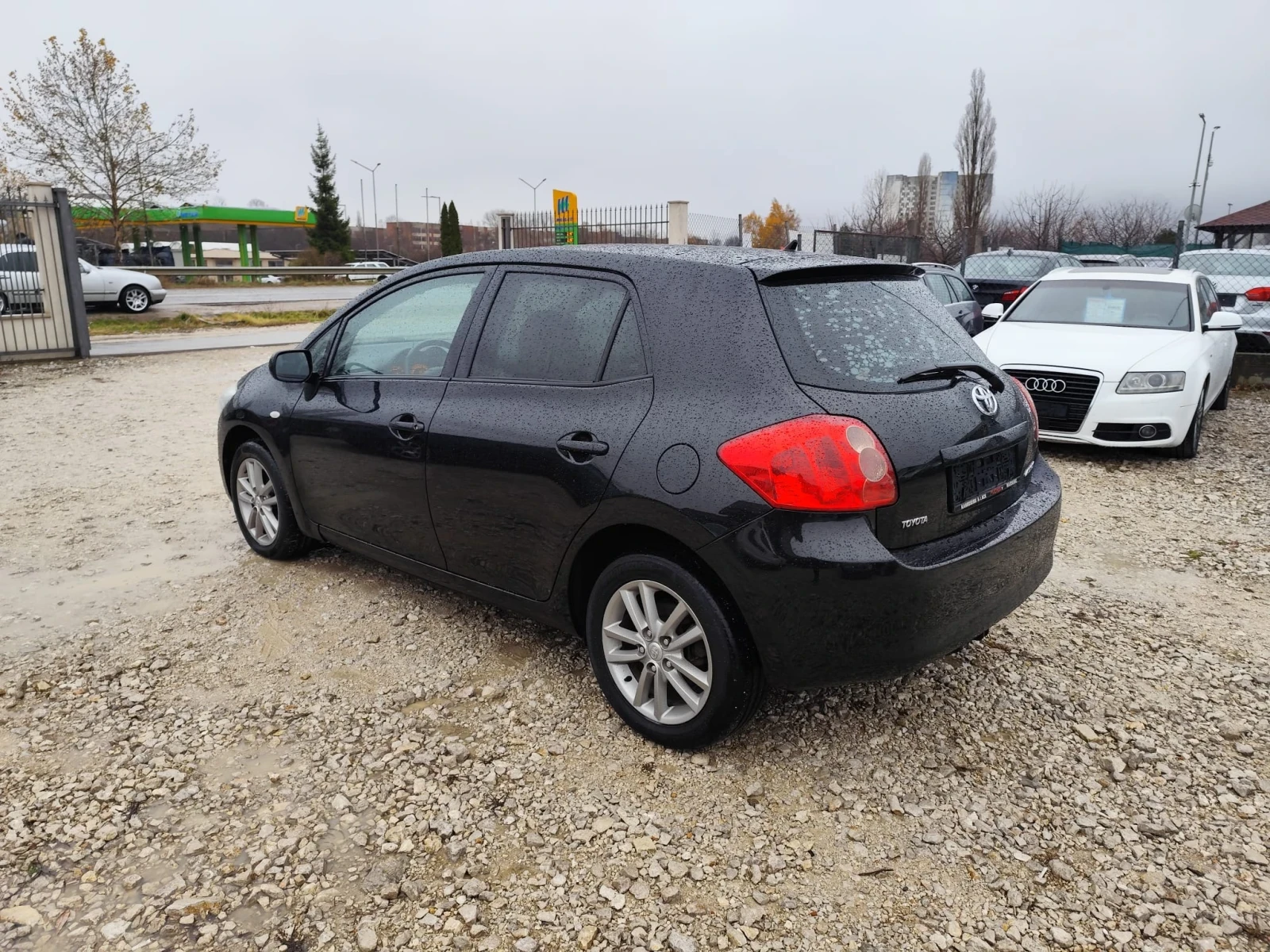 Toyota Auris 1.4  97ks. - изображение 6