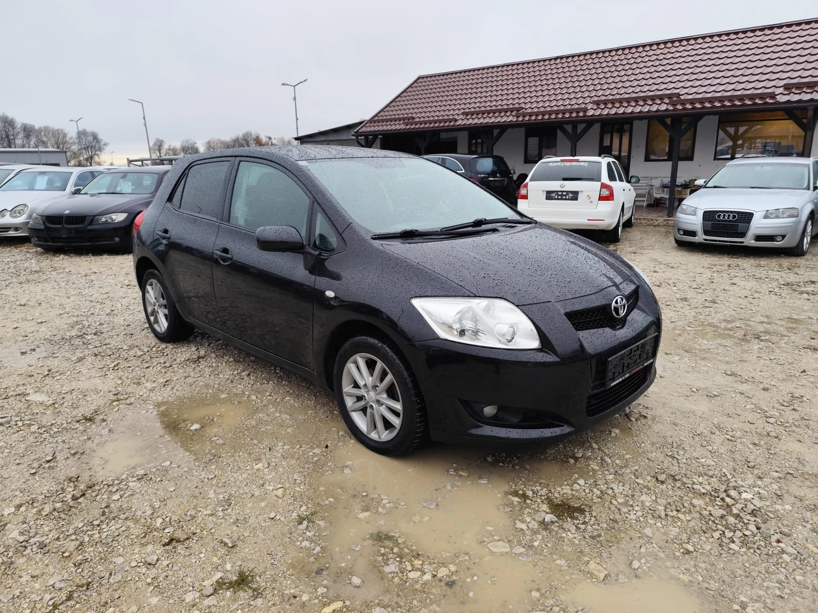 Toyota Auris 1.4  97ks. - изображение 2