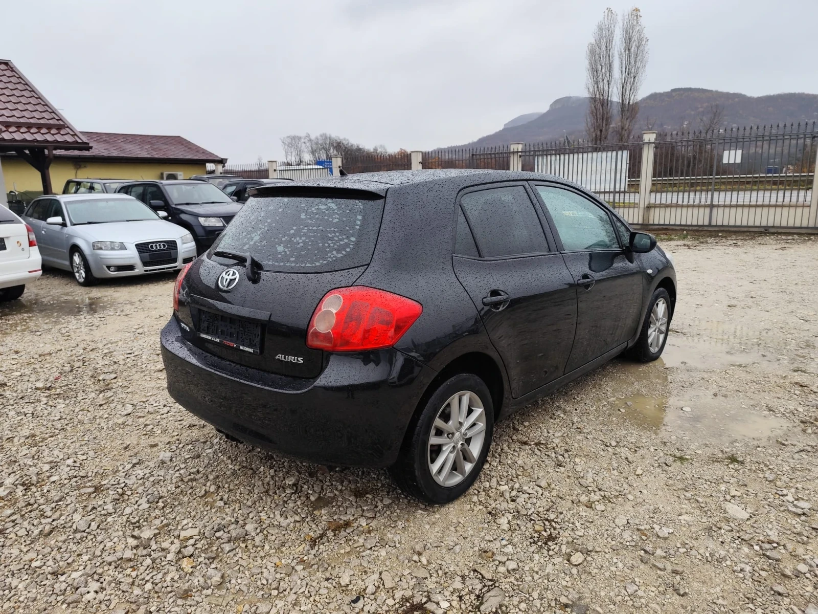 Toyota Auris 1.4  97ks. - изображение 4