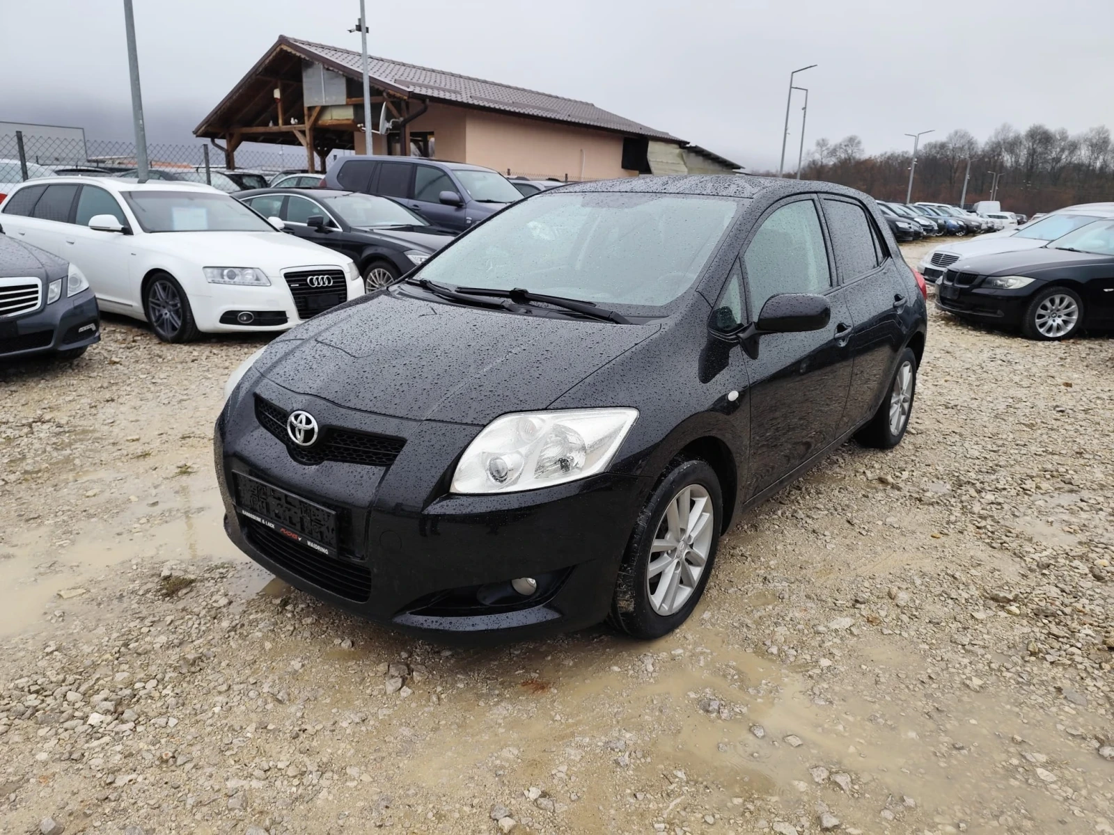 Toyota Auris 1.4  97ks. - изображение 3