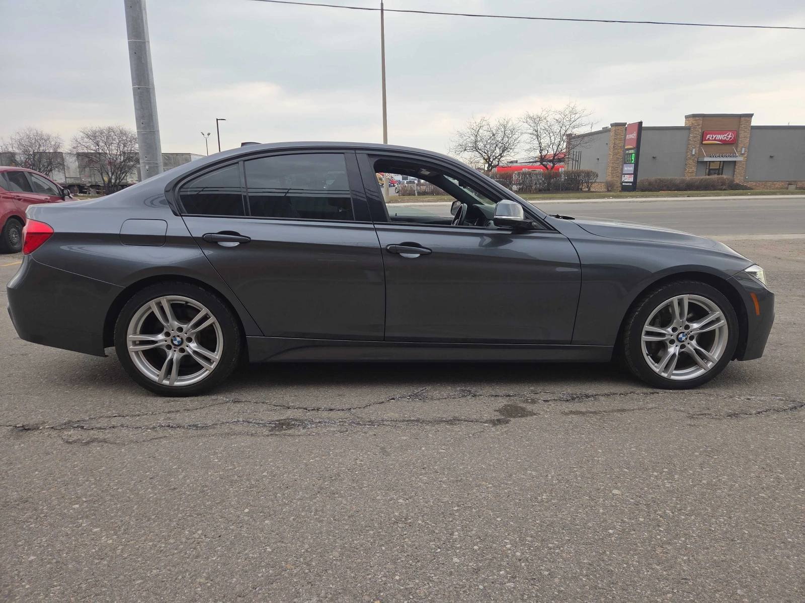 BMW 330 2.0L 4cyl AWD, снимка 3 - Автомобили и джипове - 53939469