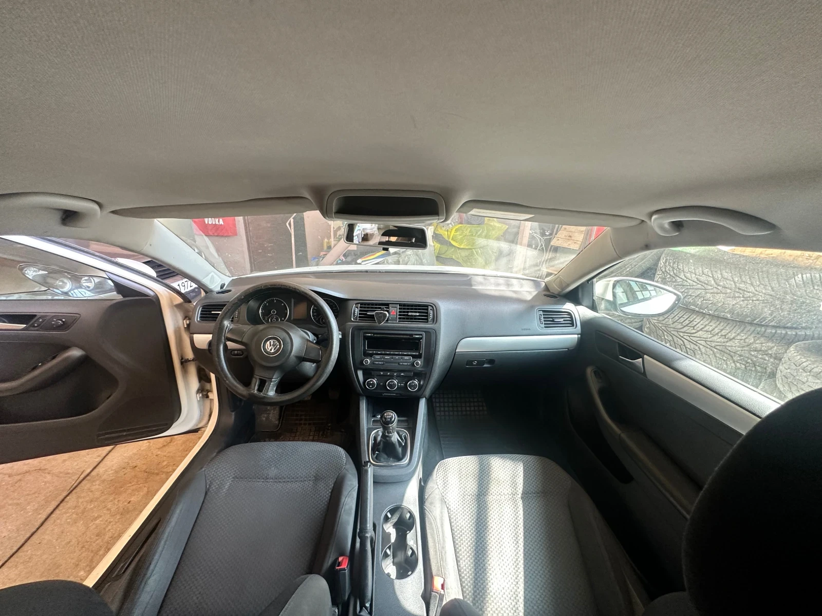 VW Jetta 1.6 TDi Common Rail, снимка 9 - Автомобили и джипове - 54778130