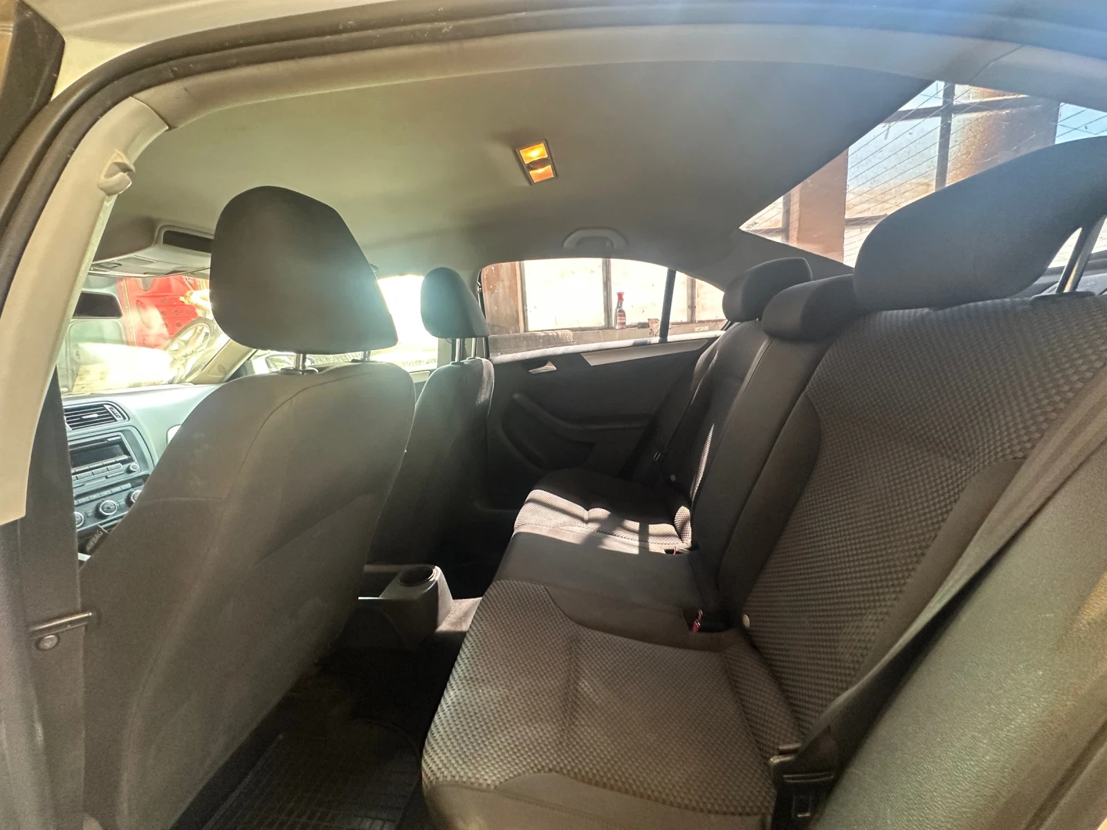 VW Jetta 1.6 TDi Common Rail, снимка 8 - Автомобили и джипове - 54778130