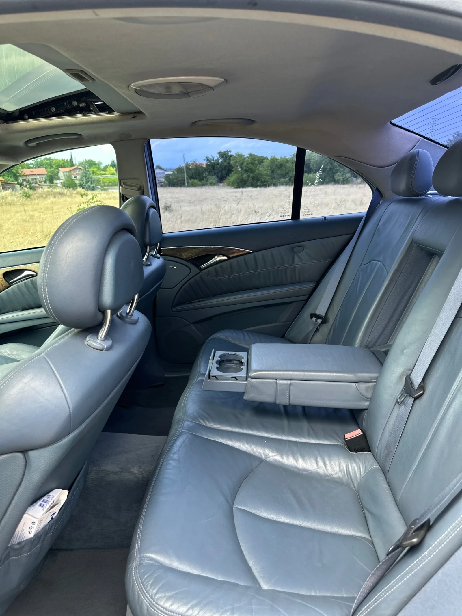 Mercedes-Benz E 320, снимка 10 - Автомобили и джипове - 54931971