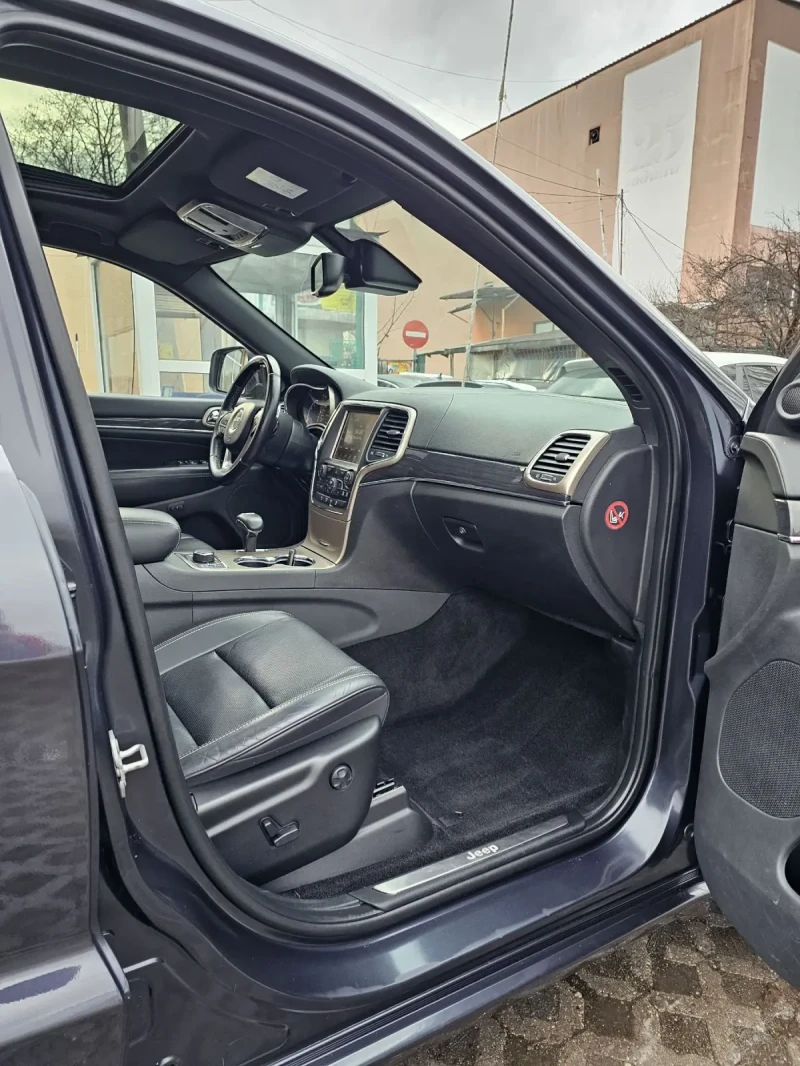 Jeep Grand cherokee 3.0 CRDI Overland 250к.с. Камера Keyless Панорама, снимка 10 - Автомобили и джипове - 48904540